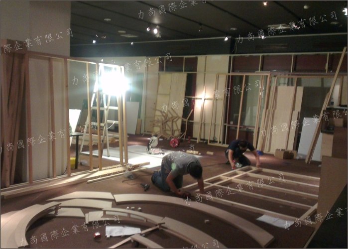 隔間牆展櫃施工